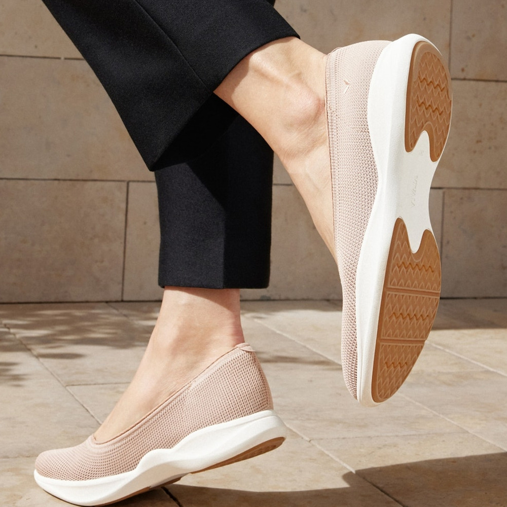 Vivaia Izabel Walker Pro Hybrid Comfort Support Knit Water RPT Flats Taupe 10.5